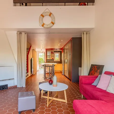 Holiday home A 50m Du Bord De Jacuzzi Saint-Raphael (Var)