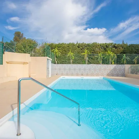 Holiday home A 50m Du Bord De Jacuzzi